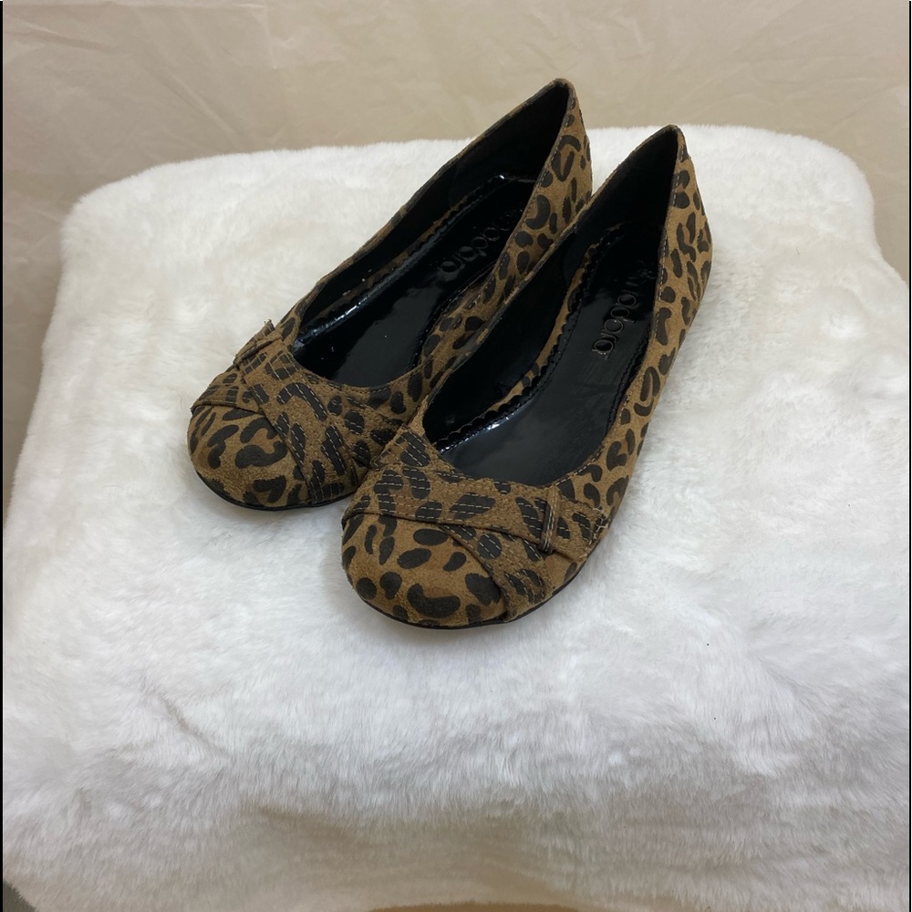 Leopard print flats